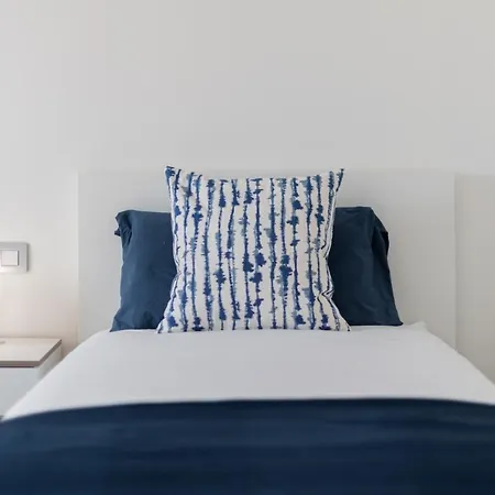 Homeforguest Flat With Large Terrace In Modern Residential Complex With Swimming Pool דירה *