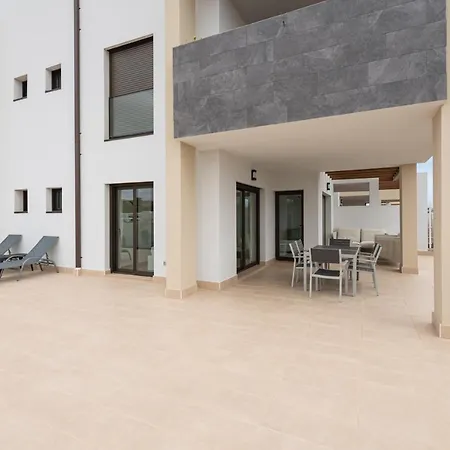 Homeforguest Flat With Large Terrace In Modern Residential Complex With Swimming Pool Apartamento *