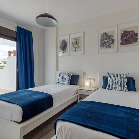 Lägenhet Homeforguest Flat With Large Terrace In Modern Residential Complex With Swimming Pool