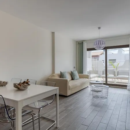 Apartamento Homeforguest Flat With Large Terrace In Modern Residential Complex With Swimming Pool