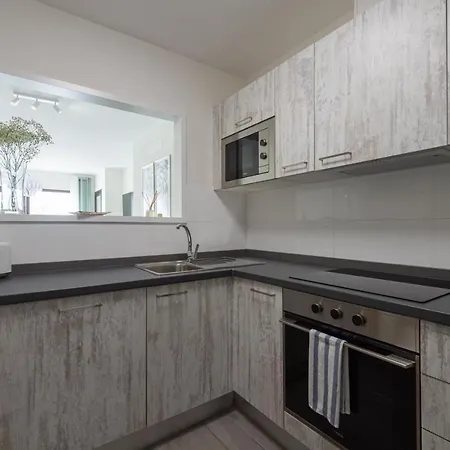 アパート Homeforguest Flat With Large Terrace In Modern Residential Complex With Swimming Pool カレタ・デ・フステ