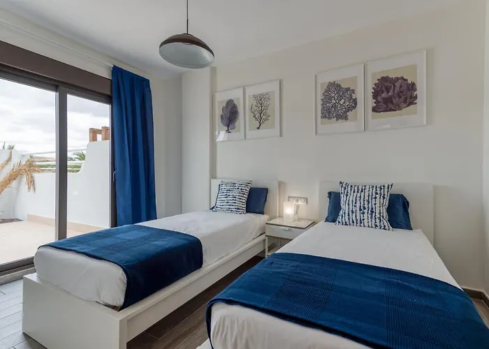 아파트 Homeforguest Flat With Large Terrace In Modern Residential Complex With Swimming Pool