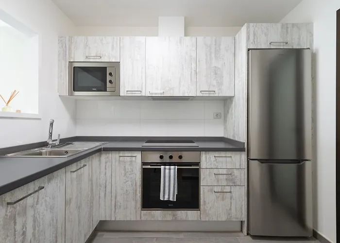 아파트 Homeforguest Flat With Large Terrace In Modern Residential Complex With Swimming Pool 칼레타데푸스테