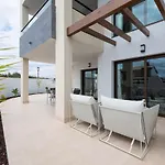 Lejlighed Homeforguest Flat With Large Terrace In Modern Residential Complex With Swimming Pool *
