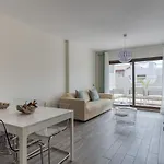 Lejlighed Homeforguest Flat With Large Terrace In Modern Residential Complex With Swimming Pool